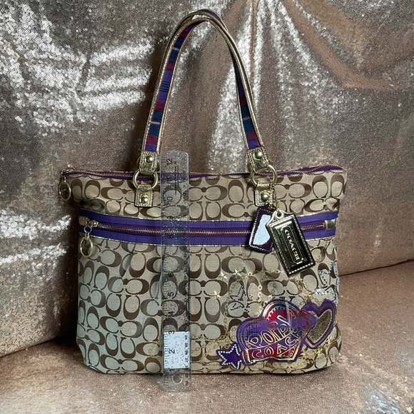 Coach Poppy - Picture 13 of 15